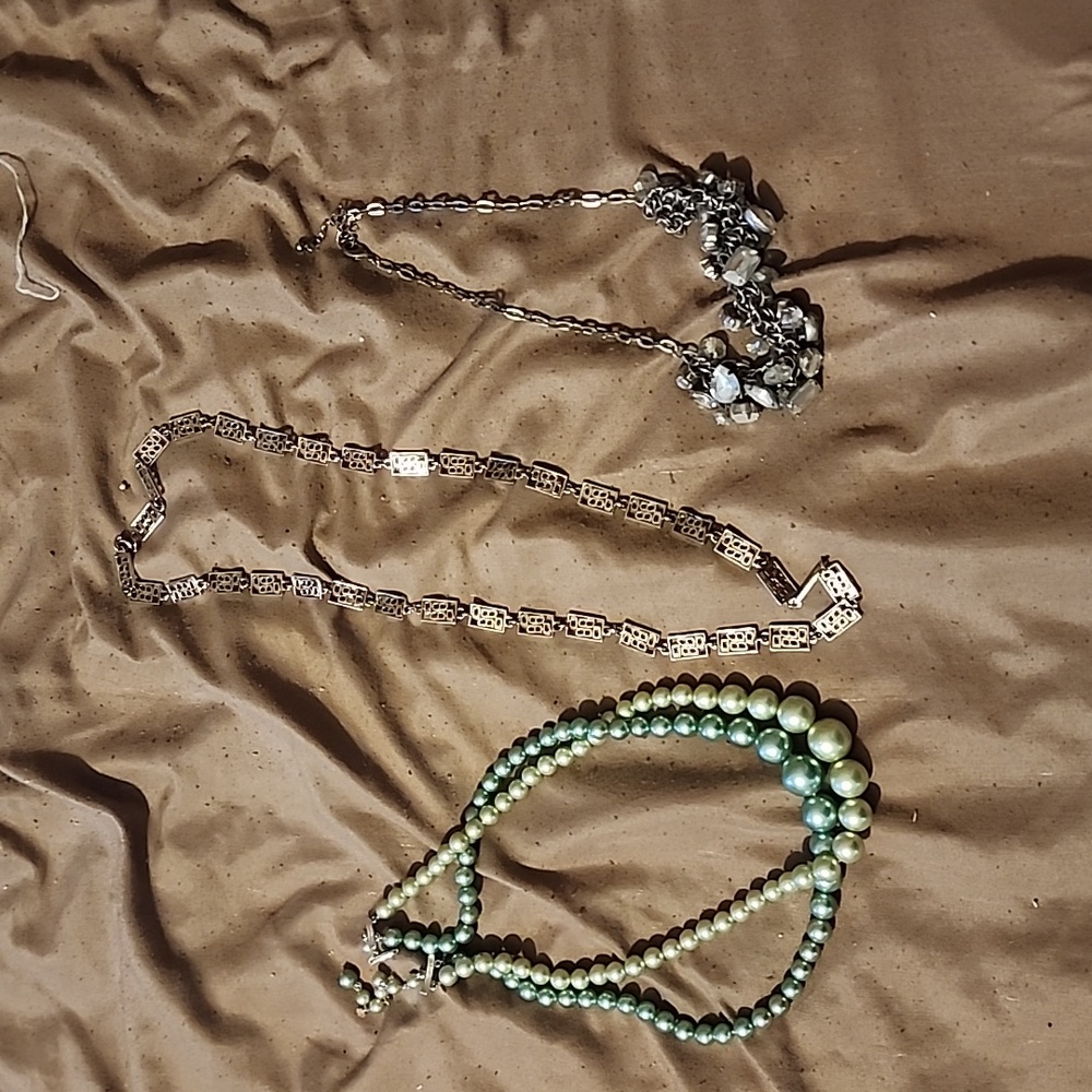 Costume Necklace (J29)